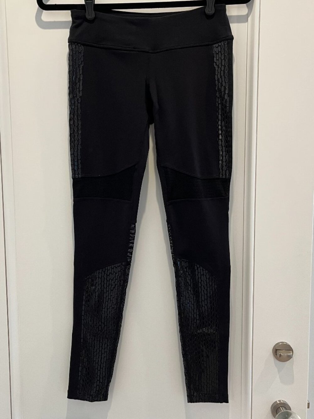 Splits 59 Black Leggings w/ Snakeskin Effect and Mesh Size S